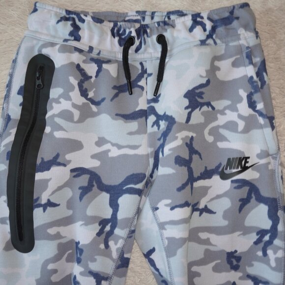 Boys Size Small (4-6) Nike Sportswear Tech Fleece Joggers, Blue Camo - Picture 3 of 5